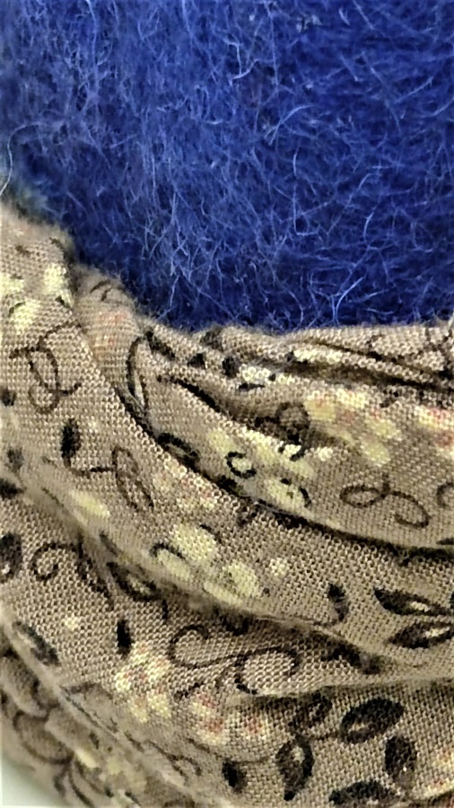 TEKKE İŞİ KECEDEN DÖVÜLEREK ELDE YAPILMIŞ ETRAFI BEZ SARILI EL YAPIM ARNAVUT DERVİŞ FESİ