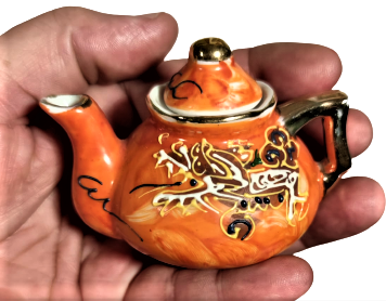 JAPON NAKASIMA MİNELİ PORSELEN TAMAMI KOMPLE EL YAPIMI CAY KÜLTÜRÜ UFAK BOY DEMLİK VE FİNCAN ORJİNAL KENDİ STANDINDA