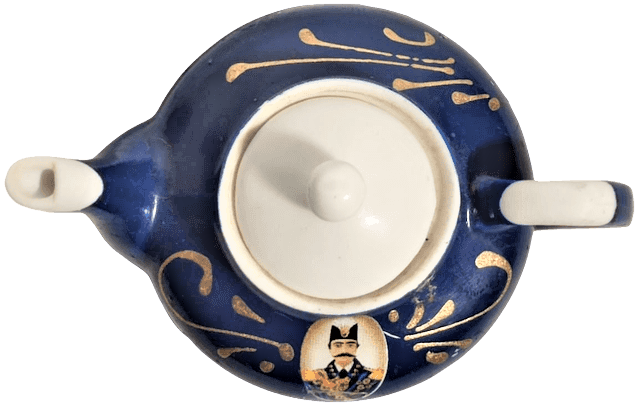 PAŞA GÖRSELLİ PORSELEN KAPAKLI CAY KÜLTÜRÜ UFAK TİRYAKİ DEMLİK ÜZERİ SİMLİ ALTIN EL CEKME İŞCİLİKLİ