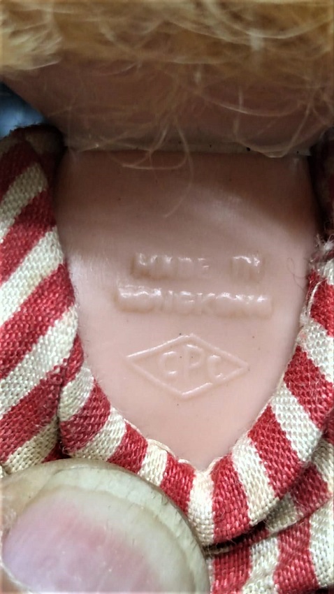 1960 ELBİSELİ OYUNCAK BEBEK KOLLAR AYAKLAR HAREKETLİ HONG KONG ÜRETİMİ