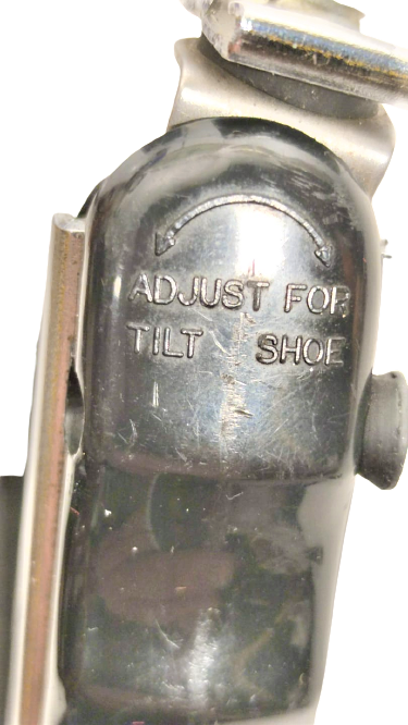 1950 FOTOGRAF MAKİNESİ FLAŞ TAKMA AYAGI JAPAN MEKANİK MAFSALLI KROM VE BAKALİT KARMA SAGLAM APARAT