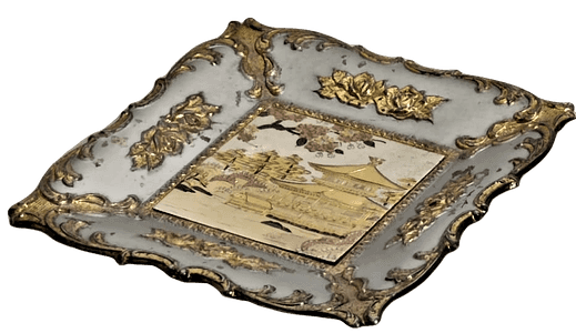 1960 BAHCE İÇİNDE JAPAN EVİ  TEMALI MÜZİKLİ KURMALI LATERNALI DUVARA ASILAN  METAL KARE CERCEVE