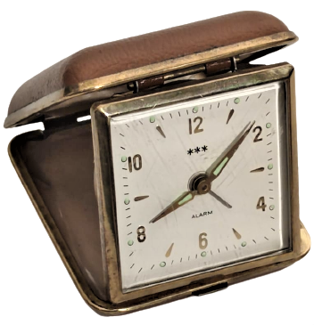1950 SEYEHAT BAŞUCU SAATİ KURMALI MEKANİK FOSFORLU KADRAN ALMAN MALI KUTU DIŞI KAHVERENGİ DERİ KAPLAMA