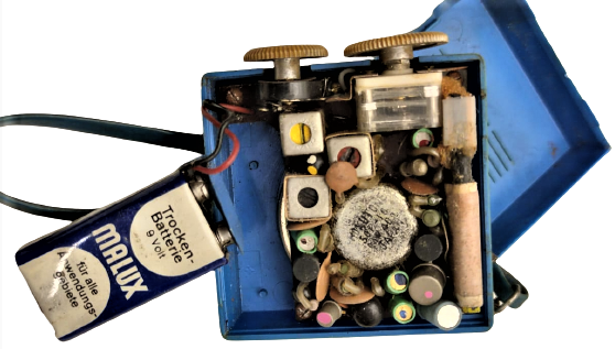 1978 ZEPHRY RADIO 8 HONG KONG MAVİ RENKDE PLASTİK TEK DALGA CEP RADYOSU 9 VOL PİLLİ 