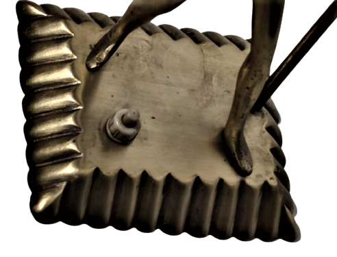 OSMANLI PİRİNC BİR ELİNDE KILIC BİR ELİNDE MEŞALE TUTAN ÖZGÜRLÜK SİMGESİ MARUL CAMLI MASA LAMBASI