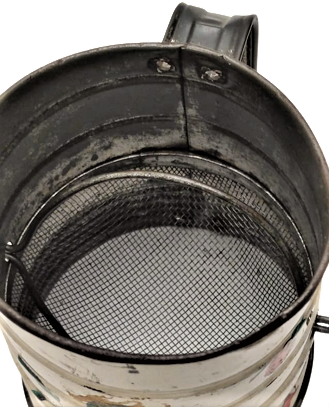 1920 TENEKE ÜZERİ KİRAZ DESENLİ MEKANİK AHSAP EL İLE CEVİRME KOLU KURU GIDA YEMİŞ ELEME APARATI