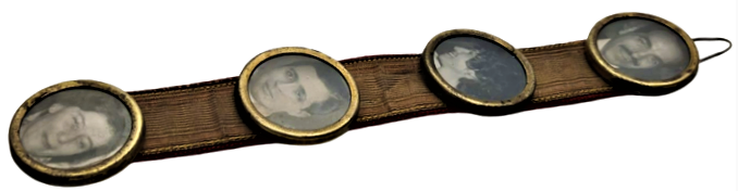 OSMANLI SİM KEMER ÜZERİNDE DÖRT ADET YUVARLAK RESİM CERCEVESİ DURAVA ASILAN SİYAH BEYAZ FOTOGRAFLİ 