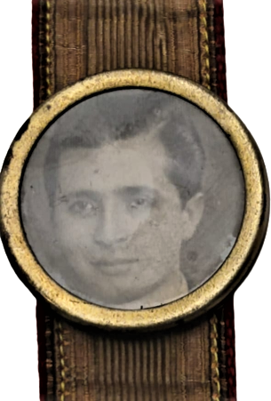 OSMANLI SİM KEMER ÜZERİNDE DÖRT ADET YUVARLAK RESİM CERCEVESİ DURAVA ASILAN SİYAH BEYAZ FOTOGRAFLİ 