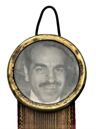 OSMANLI SİM KEMER ÜZERİNDE DÖRT ADET YUVARLAK RESİM CERCEVESİ DURAVA ASILAN SİYAH BEYAZ FOTOGRAFLİ 