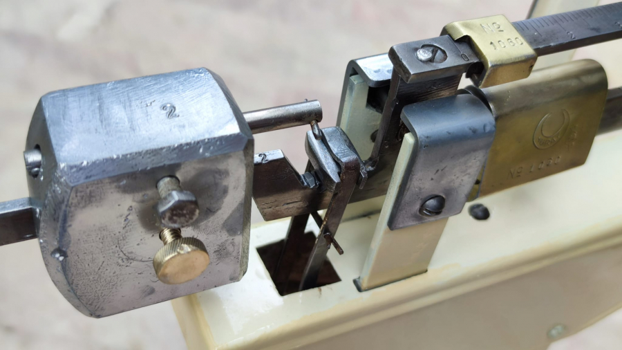 1940 YERLİ ECZANE BASKUL TARTI BOY ÖLCEK TERAZİ SERİ NUMARALI HÜRAY MARKA METAL MEKANİK ANALOK İNSAN BOY ÖLCER VE KİLOSUNU TARTAR 