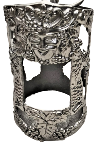 1960 FRANSIZ İCERSİNE ŞARAP ŞİŞESİ KOYULARAK SUNUM İKRAM YAPILAN MUHAFAZA KABİ ÜZERİ ÜZÜM DESENLİ