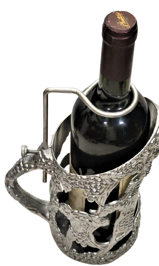 1960 FRANSIZ İCERSİNE ŞARAP ŞİŞESİ KOYULARAK SUNUM İKRAM YAPILAN MUHAFAZA KABİ ÜZERİ ÜZÜM DESENLİ