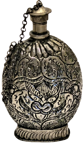 1940 AVRUPA ÜZERİ KOMLE EL İŞİ KABARTMA İŞLEMELİ CEVİRME KAPAKLI GÜMÜŞ KAPLAMA PİRİNC BARUTLUK