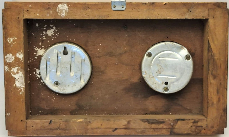 1950 ODA İÇİ  İBRELİ ANALOG VARIABLE TERMOMETRE İBRELİ ANALOG HYGMETRE KIRMIZI CIVALI DERECE ÜCÜ BİR ARADA KOMBİNE DUVAR PANOSU