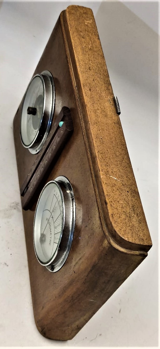 1950 ODA İÇİ  İBRELİ ANALOG VARIABLE TERMOMETRE İBRELİ ANALOG HYGMETRE KIRMIZI CIVALI DERECE ÜCÜ BİR ARADA KOMBİNE DUVAR PANOSU