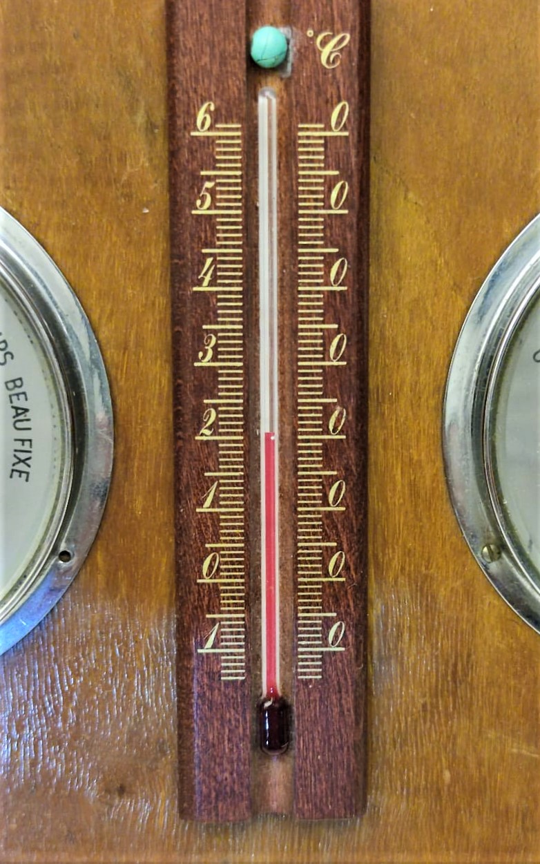 1950 ODA İÇİ  İBRELİ ANALOG VARIABLE TERMOMETRE İBRELİ ANALOG HYGMETRE KIRMIZI CIVALI DERECE ÜCÜ BİR ARADA KOMBİNE DUVAR PANOSU