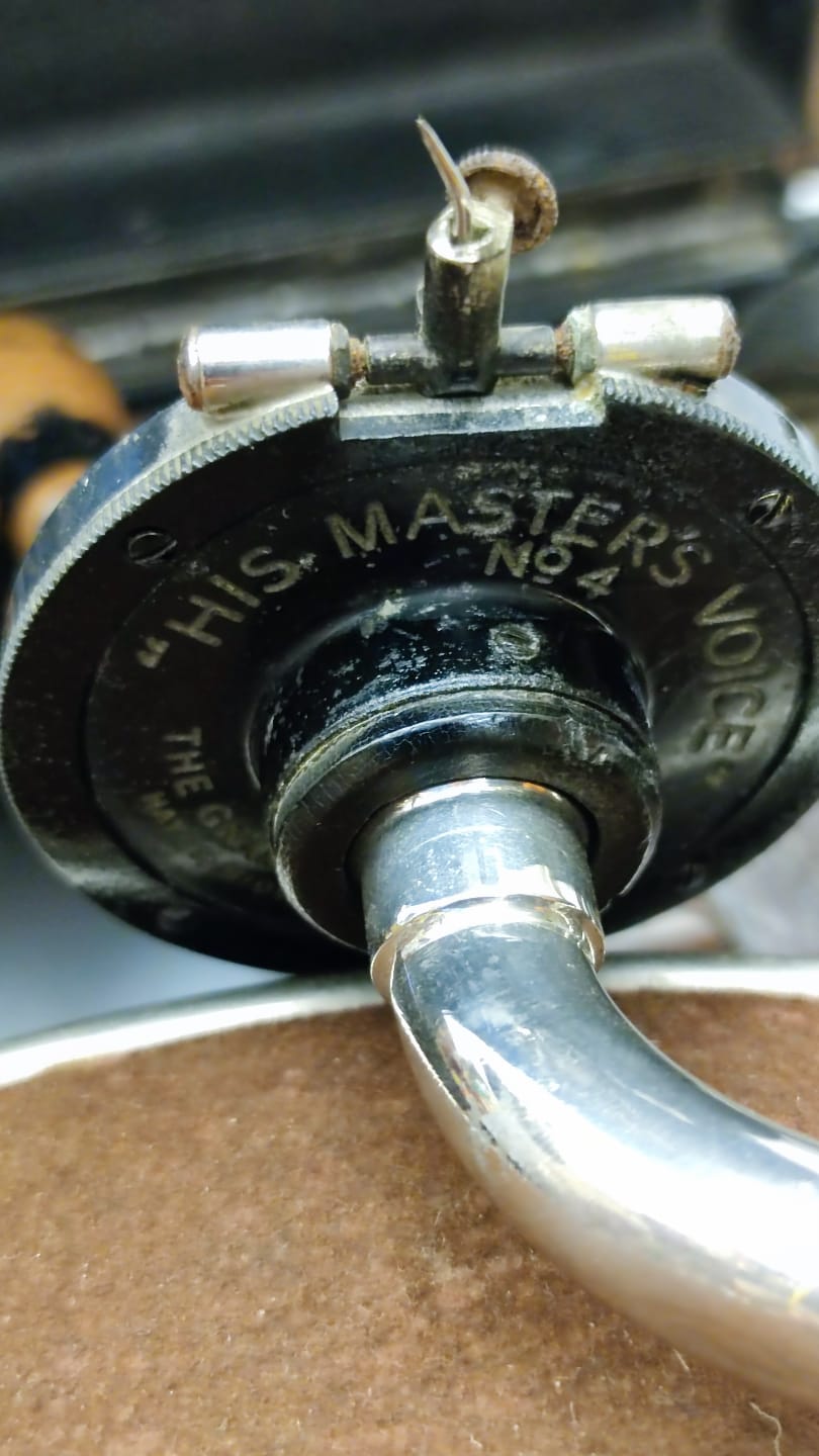1920 HIS MASTERS VOICE GRAMOPOHNE SAHİBİNİN SESİ TAŞ PLAK CALAR  AHŞAP CANTA GRAMOFON