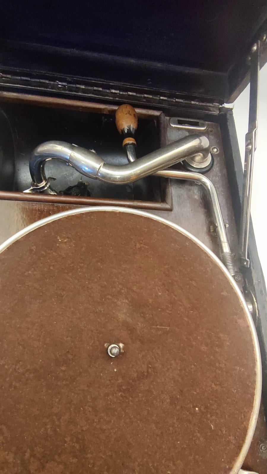 1920 HIS MASTERS VOICE GRAMOPOHNE SAHİBİNİN SESİ TAŞ PLAK CALAR  AHŞAP CANTA GRAMOFON