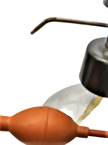 1950 ŞİŞELERE KOLONYA DOLDURMA KABI MEKANIK POMPALI CAM ŞİŞE  DOLUM APARATI