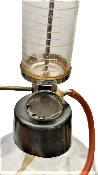 1950 ŞİŞELERE KOLONYA DOLDURMA KABI MEKANIK POMPALI CAM ŞİŞE  DOLUM APARATI