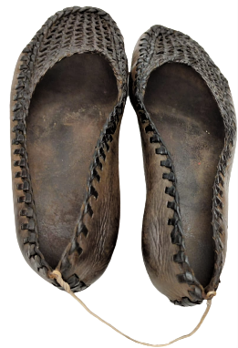 1800 OSMANLI EL YAPIM SARAY İŞİ YAZLIK KAHVERENGİ ON KISMI KAFES ÖRME TAMAMI KÖSELE AYAKKABI TAM BİR KÖLEKSİYON ÜRÜNÜDÜR