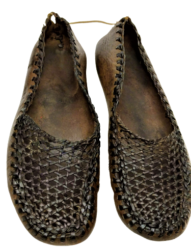 1800 OSMANLI EL YAPIM SARAY İŞİ YAZLIK KAHVERENGİ ON KISMI KAFES ÖRME TAMAMI KÖSELE AYAKKABI TAM BİR KÖLEKSİYON ÜRÜNÜDÜR