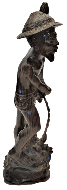 1970 TİK AGACINDAN KESİLMİŞ TEK PARCADAN YAPILMIŞ TAMAMI EL OYMASI  AG TOPLAYAN BALIKCI FİGURU 