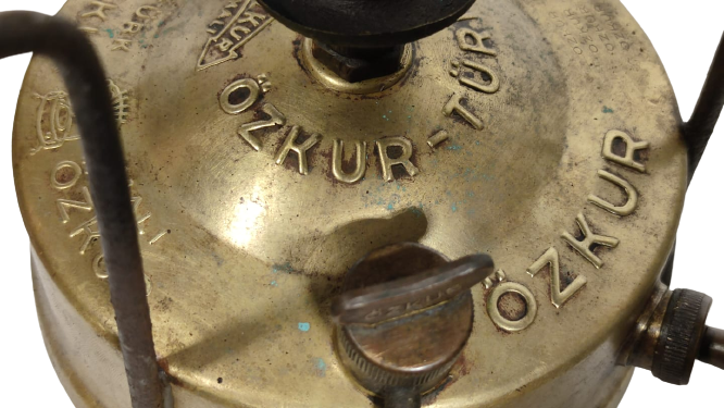 1940 PİRİNC ÜC AYAKLI YERLİ  YAPIM TÜRK MALI PİRİNC GÖVDELİ  POMPALI ÖZKÜR GAZ OCAGI 