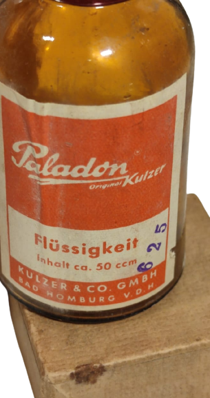 1940 KARTON BASKILI KUTUSUNDA BAKALIT KAPAKLI KAHVERENGİ CAM ŞİŞE PALADON ORJINAL FLÜSSİGKEİT PROTEZ İLACI