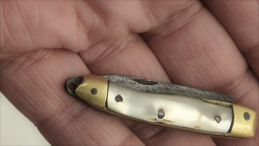 OSMALI ÜZERİNDE SİLAH YAZILI MASKOT CAKI  USTA İŞİ EL YAPIMI PİRİNC VE SEDEF KULLANILARAK TAMAMLANMIŞ  BICAK KISMI DÖVME SICAK CELİKDİR 