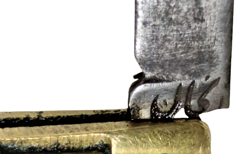 OSMALI ÜZERİNDE SİLAH YAZILI MASKOT CAKI  USTA İŞİ EL YAPIMI PİRİNC VE SEDEF KULLANILARAK TAMAMLANMIŞ  BICAK KISMI DÖVME SICAK CELİKDİR 