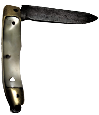 OSMALI ÜZERİNDE SİLAH YAZILI MASKOT CAKI  USTA İŞİ EL YAPIMI PİRİNC VE SEDEF KULLANILARAK TAMAMLANMIŞ  BICAK KISMI DÖVME SICAK CELİKDİR 