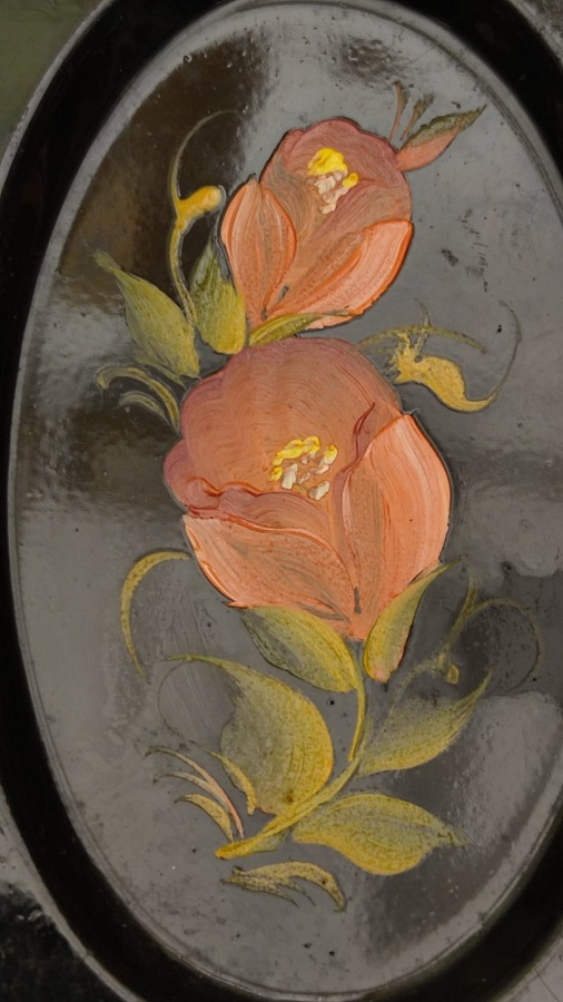 1920 SSCB  METAL SİYAH ZEMİN İCERLERİ EL BOYAMA FARKLI CİCEK MOTİFLERİ OLAN SUNUM TABAKLARI