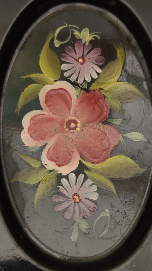 1920 SSCB  METAL SİYAH ZEMİN İCERLERİ EL BOYAMA FARKLI CİCEK MOTİFLERİ OLAN SUNUM TABAKLARI