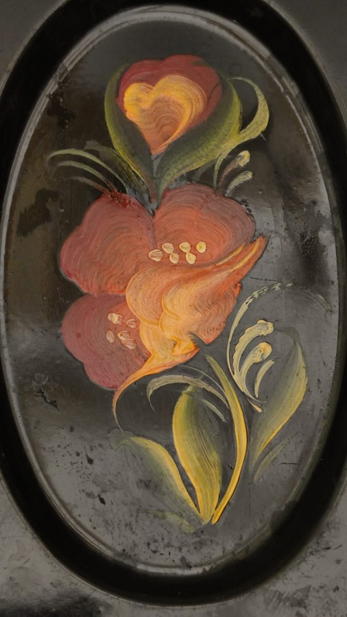 1920 SSCB  METAL SİYAH ZEMİN İCERLERİ EL BOYAMA FARKLI CİCEK MOTİFLERİ OLAN SUNUM TABAKLARI