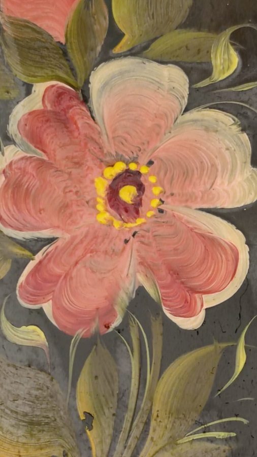 1920 SSCB  METAL SİYAH ZEMİN İCERLERİ EL BOYAMA FARKLI CİCEK MOTİFLERİ OLAN SUNUM TABAKLARI