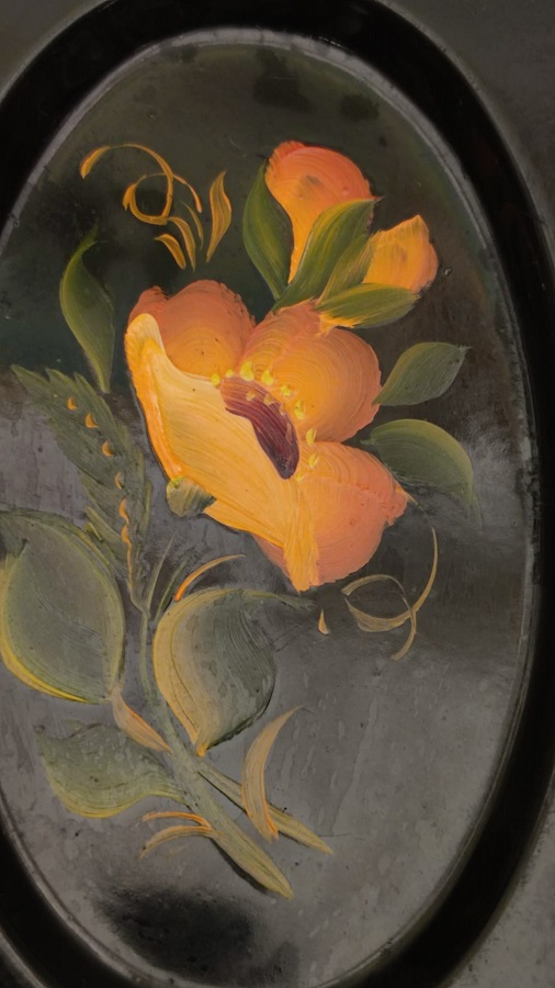 1920 SSCB  METAL SİYAH ZEMİN İCERLERİ EL BOYAMA FARKLI CİCEK MOTİFLERİ OLAN SUNUM TABAKLARI