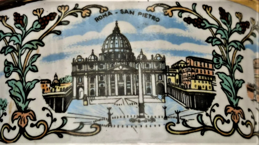 KOLOZYUM FORMDA ROMA NIN TARİHİ YERLERİNİN RESMEDİLMİŞ OLDUGU KAHVERENK VE ALTIN CEKMELER OLAN PORSELEN CİFT KÜLLÜK