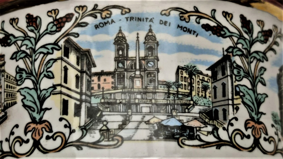 KOLOZYUM FORMDA ROMA NIN TARİHİ YERLERİNİN RESMEDİLMİŞ OLDUGU KAHVERENK VE ALTIN CEKMELER OLAN PORSELEN CİFT KÜLLÜK