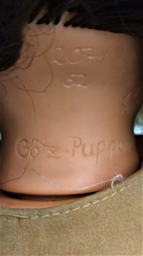 1960 VINTAGE GÖTZ PUPPE  2071/52 YURUYEN GÖZLERİ HAREKETLİ AYAKKABILI DERİ ETEK VE YELEKKLİ ADIM ATAK MEKANİK PİLLİ BEBEK