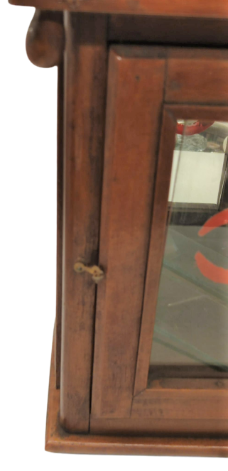 OSMANLI ECZA DOLABI EL YAPIM ON CAMINDA HİLAL KOMPLE MASİF İCİ AYNALI ÜC TARAFI CAMLI İCERSİNDE İKİ CAM RAF KAPISI METAL MANDALLI