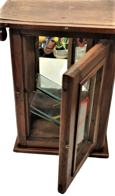 OSMANLI ECZA DOLABI EL YAPIM ON CAMINDA HİLAL KOMPLE MASİF İCİ AYNALI ÜC TARAFI CAMLI İCERSİNDE İKİ CAM RAF KAPISI METAL MANDALLI