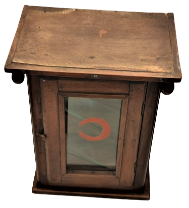 OSMANLI ECZA DOLABI EL YAPIM ON CAMINDA HİLAL KOMPLE MASİF İCİ AYNALI ÜC TARAFI CAMLI İCERSİNDE İKİ CAM RAF KAPISI METAL MANDALLI