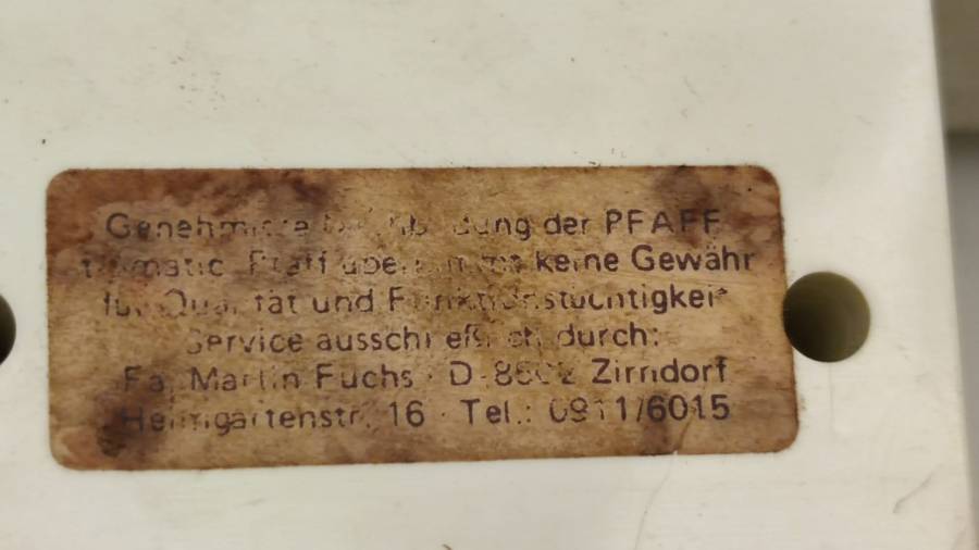 1970 OYUNCAK DİKİŞ MAKİNESİ PFAFF TİPMATİC KREM KAHVE RENKLERDE PLASTİK PİLLİ PEDALLI OYUNCAK