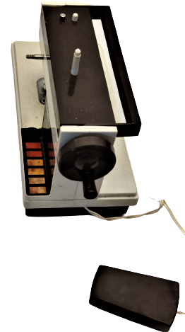 1970 OYUNCAK DİKİŞ MAKİNESİ PFAFF TİPMATİC KREM KAHVE RENKLERDE PLASTİK PİLLİ PEDALLI OYUNCAK