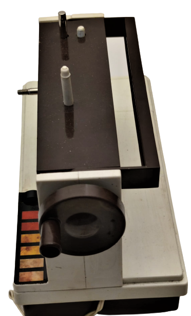 1970 OYUNCAK DİKİŞ MAKİNESİ PFAFF TİPMATİC KREM KAHVE RENKLERDE PLASTİK PİLLİ PEDALLI OYUNCAK