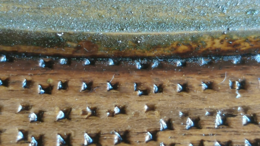 1412 TARİHLİ TEK PARCA  AHŞAP COK İNCE OYMA TEKNİGİYLE YAPILMIŞ EL USTA İŞİ SÜLÜS OKLU BESMELE KABARTMA HAT YAZI