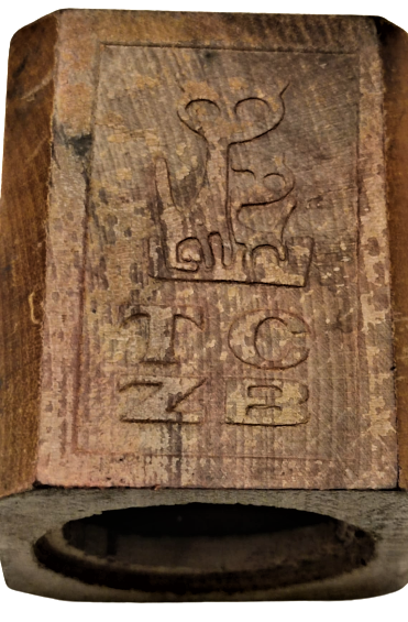 TÜRK CUMHURİYETİ ZİRAAT BABKASI AHŞAP KUMBARA UZRİNDE 2 ADEY BASKI RESİM 2 ADEY KABARTA VARDIR