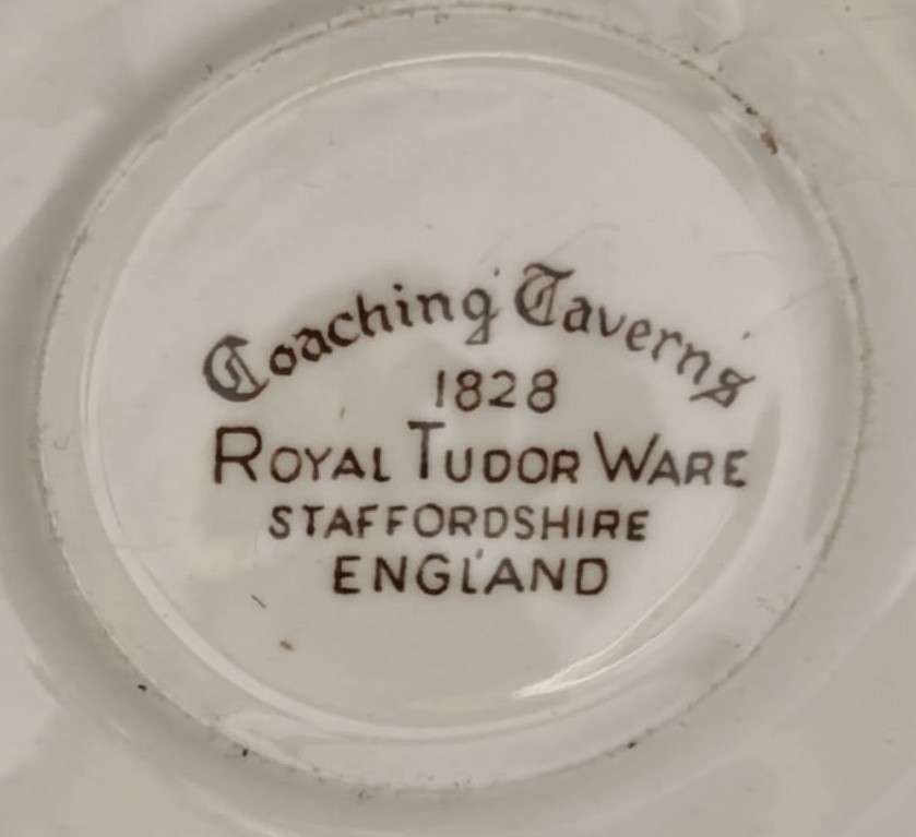 1828 COACHİNG TAVERNS ROYAL TUDOR STAFFORDSHIRE ENGLAND PORSELEN DUVAR TABAGI 4  ATLI POSTA ARABASI 