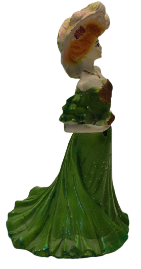 1968 İRFAN SANATCI İMZALI ALCI EL BOYAMA YEŞİL GECE TUVALET ELBİSELİ ŞAPKALI ELİNDE CİCEK BUKETİ TUTMAKDA